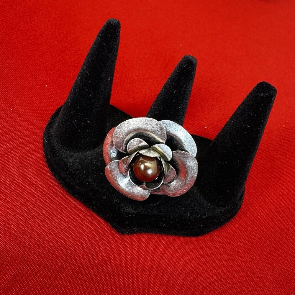 Silver Flower Ring With Faux‎ Black Pearl Center Size 6ish